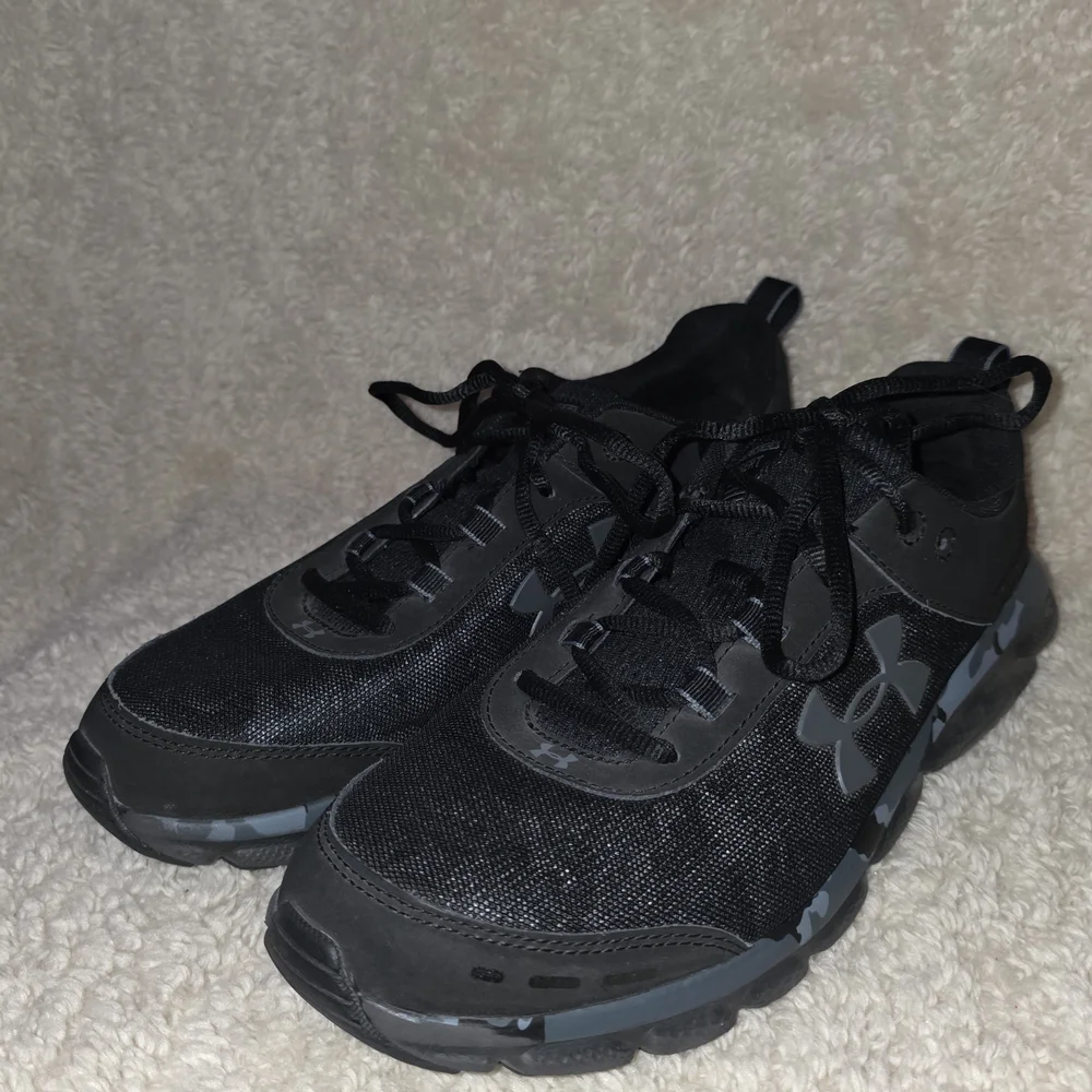 Under Armour Black Athletic Shoes - Picture 1 of 4